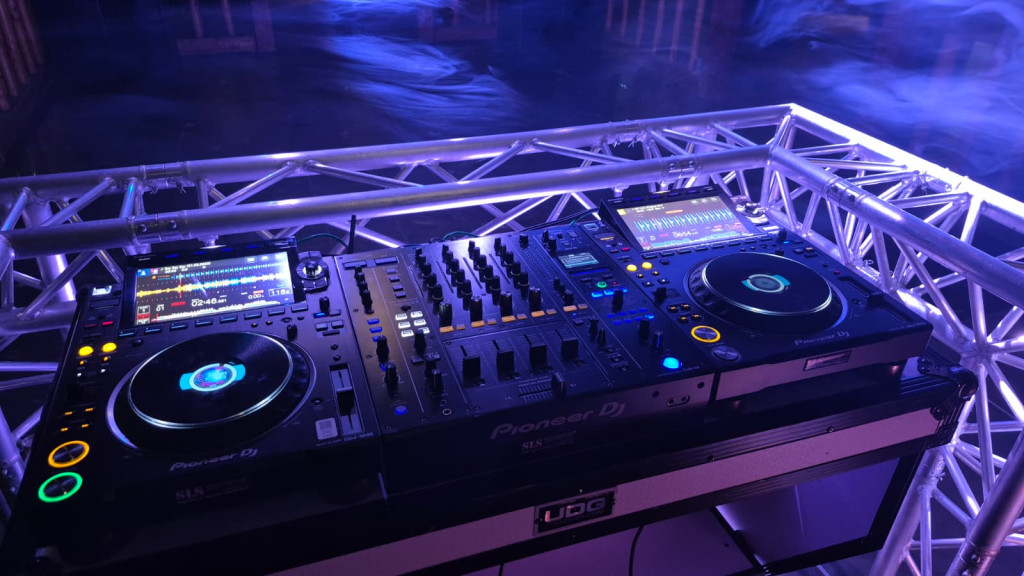 Pioneer CDJ 3000 & Pioneer DJM A9