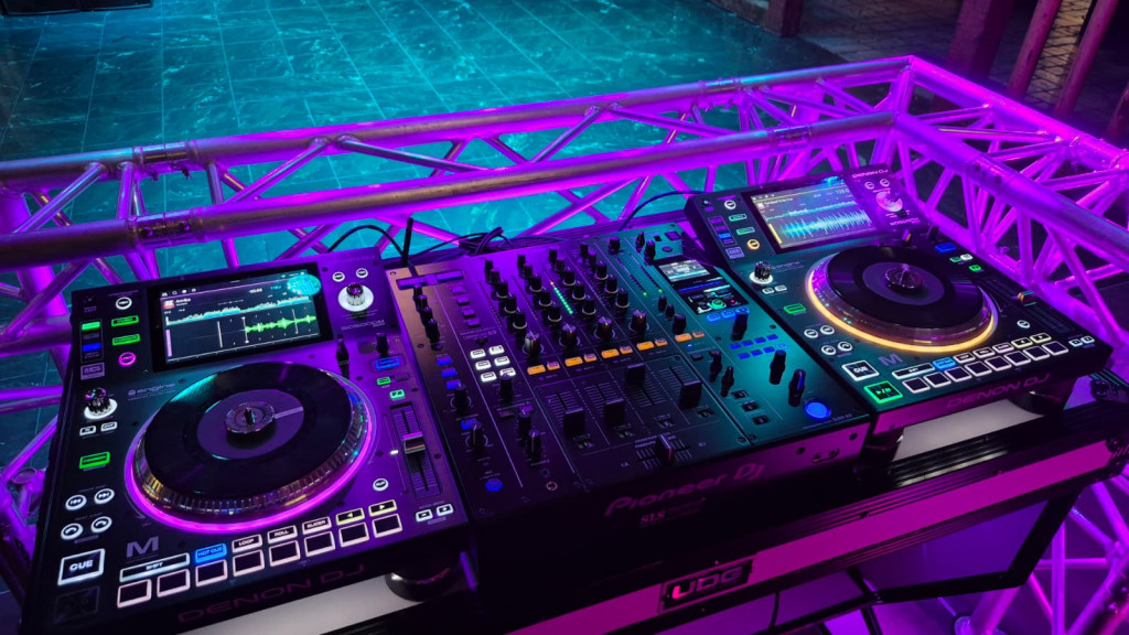 Denon DJ SC5000M & Pioneer DJM A9